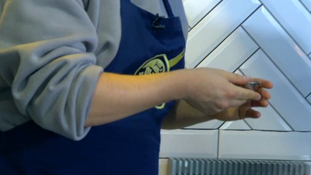 "И РЫБА И МЯСО" Александр Волокитин и Александр Семеняко готовят стейк Чак Ролл. смотреть онлайн