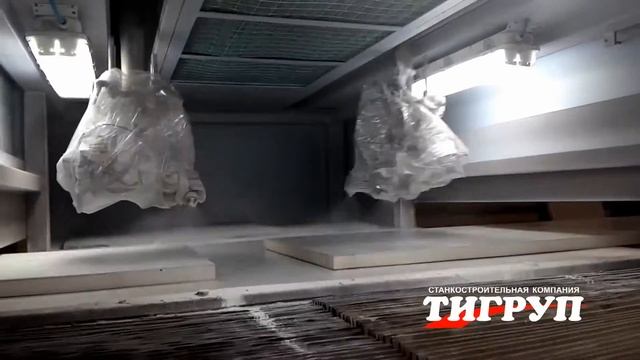 Автоматический покрасочный станок с поперечной кареткой ЛАРГО-1300/2 смотреть онлайн