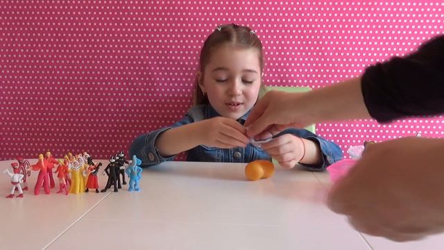 БРЕМЕНСКИЕ МУЗЫКАНТЫ Киндеры. Где Осел !?! / Merry Nika смотреть онлайн