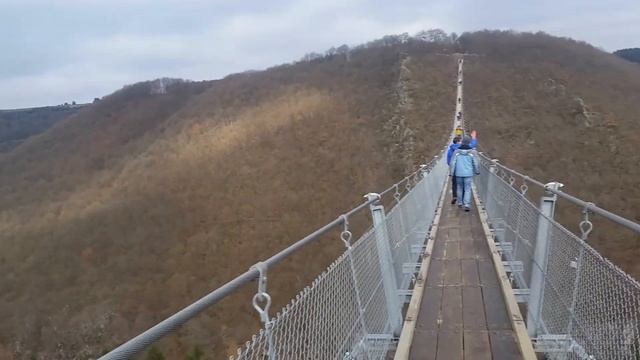 Geierlay - самый длинный пешеходный мост в Германии смотреть онлайн