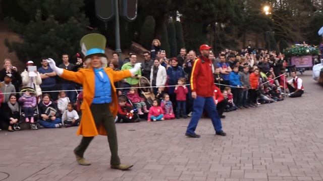 Disneyland Paris Disney Magic On Parade With New Frozen Float