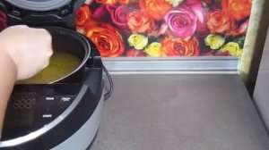 Гречневый суп с фрикадельками в мультиварке .