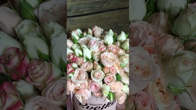 Цветы в коробке №33 - кустовые розы смотреть онлайн