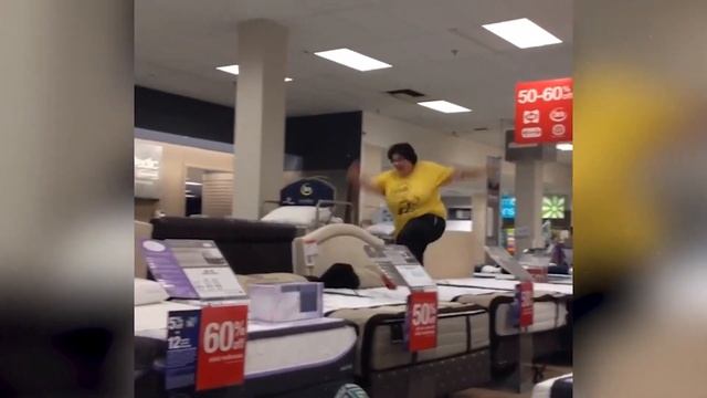 Она не Знала, что её Снимает Камера, и Сделала это. Лучшее За Месяц