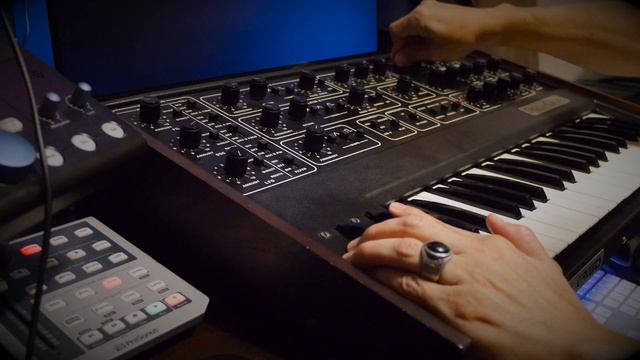 '32 notes' Sequential Circuits Pro-One смотреть онлайн