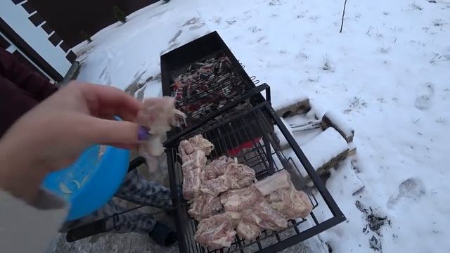 Празднуем новоселье в новом доме! Жарим шашлык на новом мангале. Анапу завалило снегом! смотреть онлайн