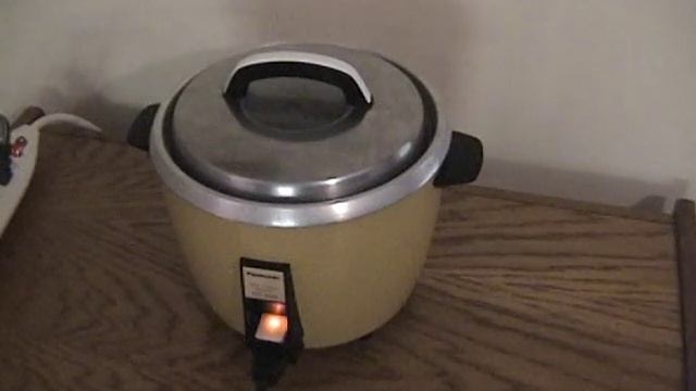 Making Rice in a Panasonic SR-110EGH Rice Cooker смотреть онлайн
