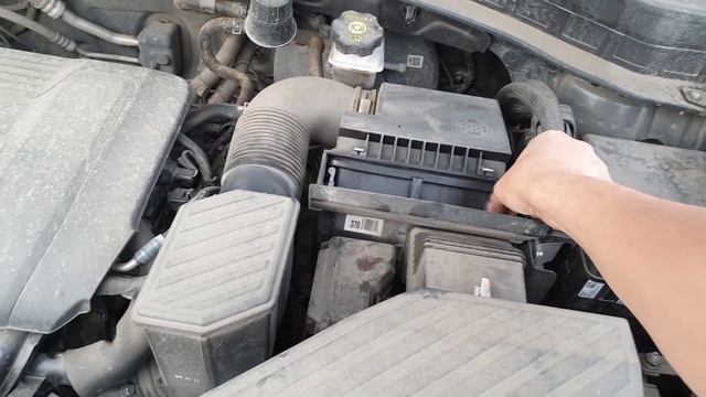 Замена воздушного фильтра на Киа Спортейдж и Хендай Туссан смотреть онлайн