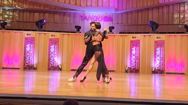 Mauro Caiazza Y Sabrina Amuchástegui