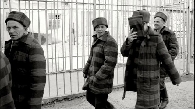 Как входить в хату на зоне первый день? смотреть онлайн