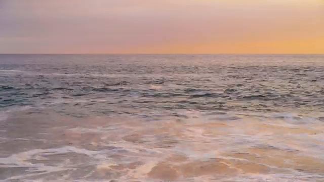 4K _ Ocean Waves with Orange Sky - Nature Sound - ASMR смотреть онлайн