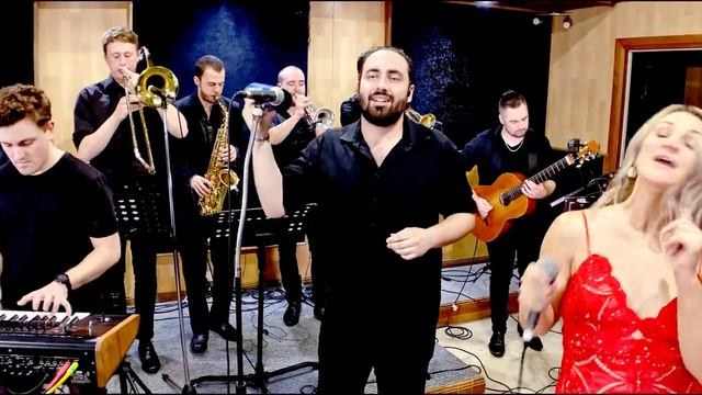 'CONGA' (GLORIA ESTEFAN & MIAMI SOUND MACHINE) Cover by The HSCC.mp4 смотреть онлайн