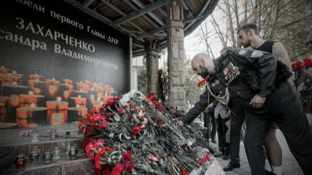 Денис Меркотан ( Снова солнце встаёт над Донецком ) смотреть онлайн