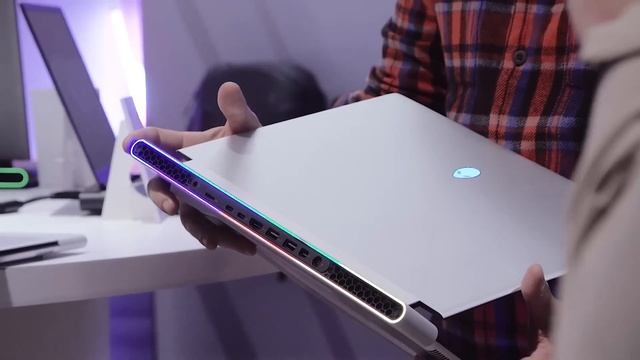 2023 Dell Alienware m18 and m16 FULLY COMPARED смотреть онлайн