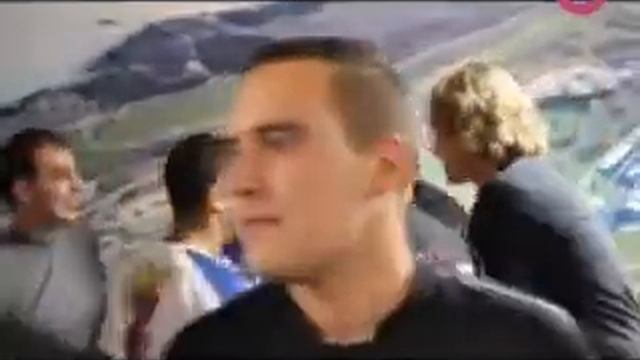 Cenas Fans Clubs Lorenzo y Toni Elias смотреть онлайн