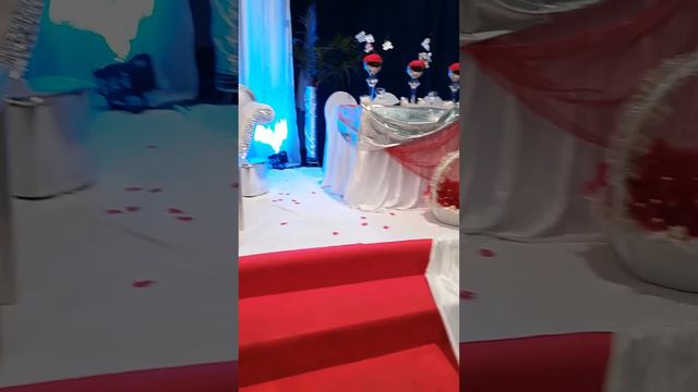 Décoration rouge bordeaux / salle Noisy Le Sec смотреть онлайн