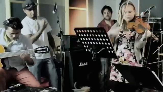 Inti And The Moon - Devuelveme Mi Luna (Geo Suquillo)