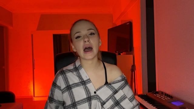РАЗБОР РАСПЕВКИ КАК ПОПАДАТЬ В НОТЫ | УРОКИ ВОКАЛА смотреть онлайн