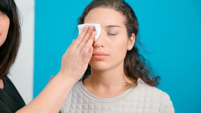 Le démaquillage des yeux - La Roche-Posay смотреть онлайн