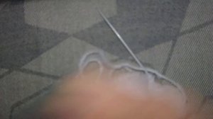 DIY: Вязаный мишка спицами. Вяжем ножки. Вязаный мишка урок третий.