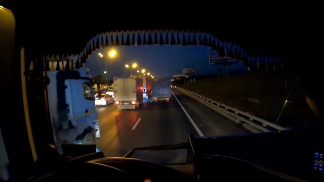 РАЗБИТОЕ КРЫЛО НА ТЯГАЧЕ,БУКСУЕМ ПРОЩАЙ РЕЗИНА((ЖИВОТНЫЕ НА МКАДЕ смотреть онлайн