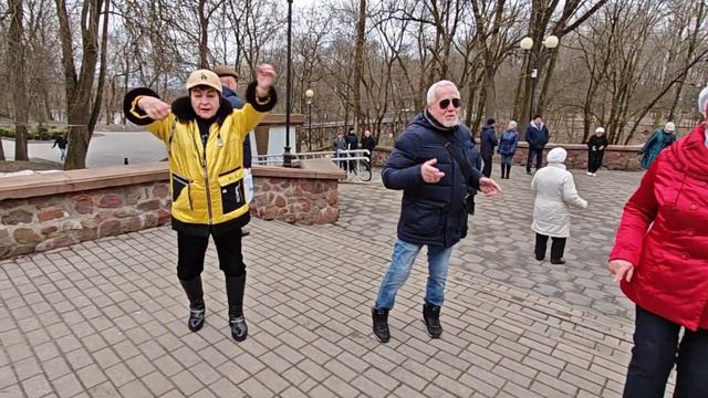 25.02.24г..."ЭХ, РАЗГУЛЯЙ!!!"... звучит на танцполе в Гомельском парке... смотреть онлайн