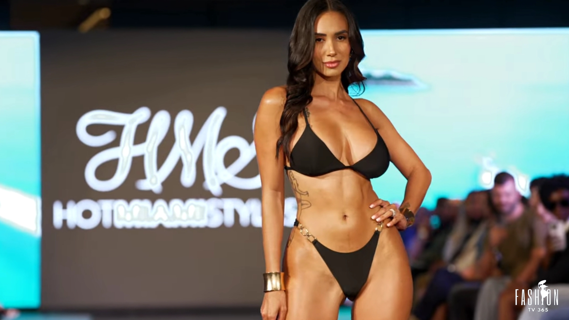 Показ Hot Miami Styles с Карен Родригес на Неделе моды в Форт-Лодердейле смотреть онлайн