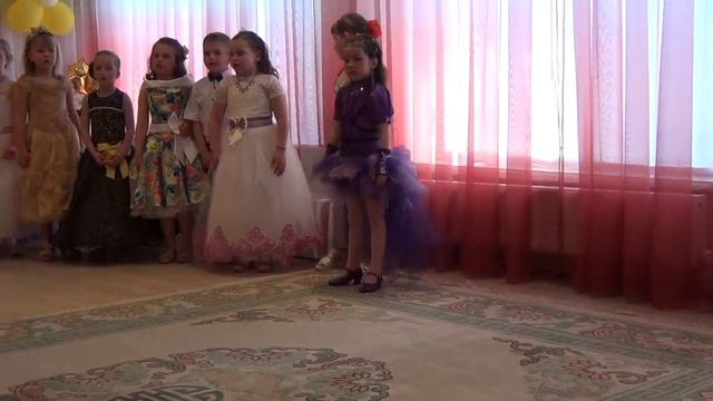 Выпускной. Детский садик 4. Группа "Дельфинчик". Вольногорск. 2017 часть 2 смотреть онлайн