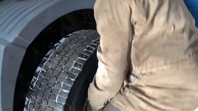 Нарезаем протектор на колёсах для фуры mercedes actros смотреть онлайн