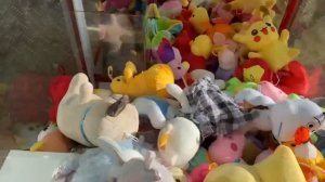 ВЫТАЩИЛ ИГРУШКИ ИЗ АВТОМАТА ХВАТАЙКА / СКОЛЬКО НУЖНО ПОТРАТИТЬ ЧТО БЫ ЗАБРАТЬ ПРИЗ???