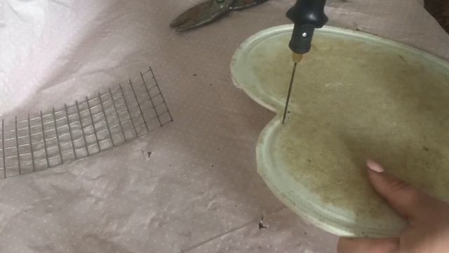 Металлическая корзинка из бросового материала