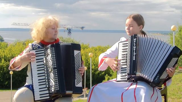 Дуэт Лушина Ирина Аксентьевна и Алексеева Вика. Молодежная плясовая смотреть онлайн