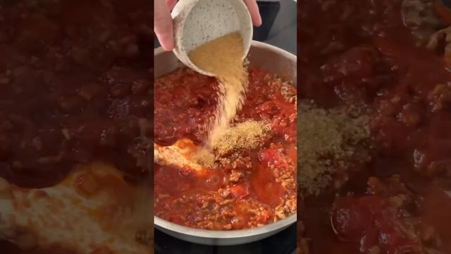 Джо Растяпа, он же Неряха, он же Грязный Джо ? самый аппетитный бургер из фильма ДВОЕ: Я И МОЯ ТЕНЬ смотреть онлайн