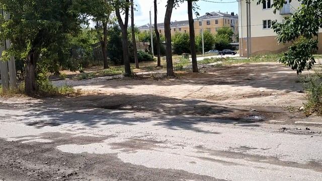 Ремонт дороги на 19 партсъезда. А возле нового жилого дома асфальтировку так и не произвели смотреть онлайн