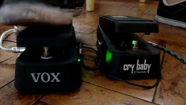 Löpes - Wah comparison - VOX 845 mod vs. Cry Baby Classic смотреть онлайн