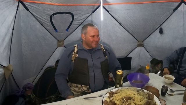 Новогодний корпоратив на льду, ловим Судака смотреть онлайн