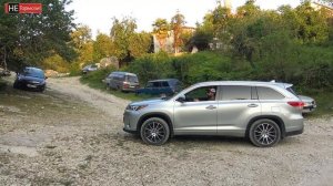Лезем на новеньком Toyota Highlander в горы Сочи.