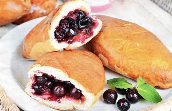 Пирожки со смородиной, (приготовление начинки) смотреть онлайн