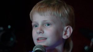 8-ми летний мальчик гениально играет на гитаре и поет. DaBro - На крыше.