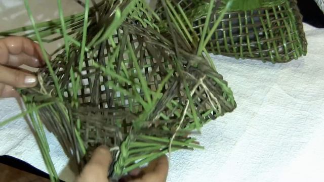 Кашпо из газетных трубочек. Играем с формами. Часть 2. смотреть онлайн