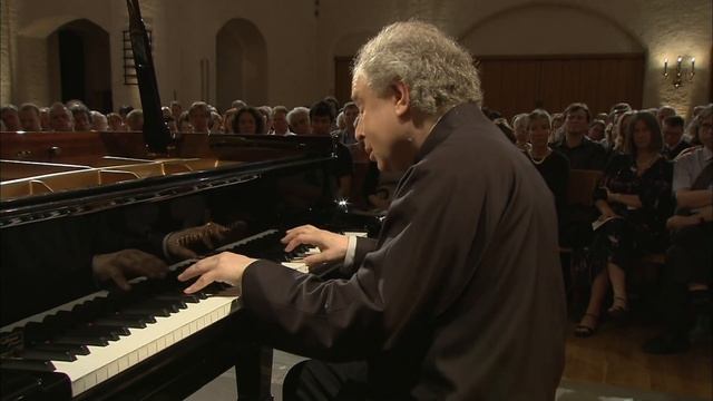 András Schiff - Bach. French Suite No.4 in E flat major BWV815 смотреть онлайн