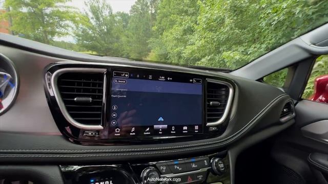 More Than a Family Van 2022 Chrysler Pacifica Hybrid Limited S Appearance POV Test Drive смотреть онлайн