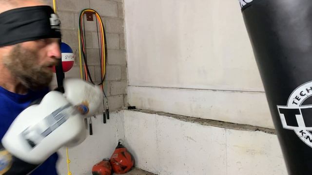 Best Gloves for the Heavy Bag | Review of wraps, 6 oz, 10 oz, 12 oz and 16 oz Boxing Gloves смотреть онлайн