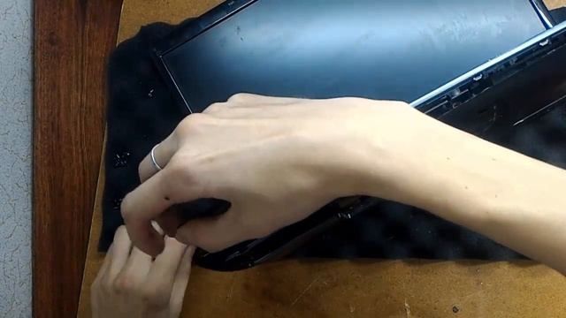 Как разобрать ноутбук samsung 300e смотреть онлайн