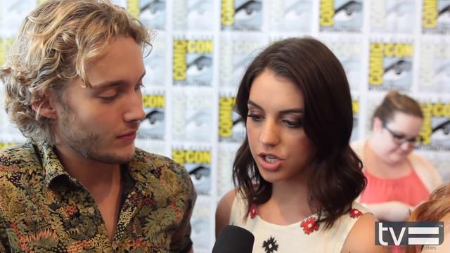 Adelaide Kane and Toby Regbo Interview - Reign (CW) Season 2 смотреть онлайн