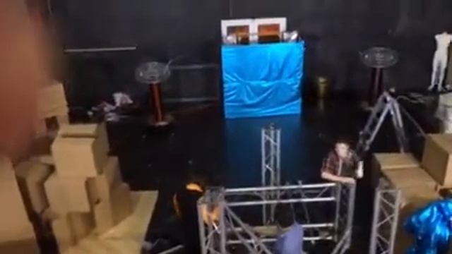 Беспроводная Катушка Тесла!! смотреть онлайн