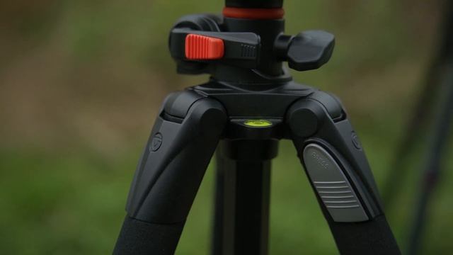 Крепкий штатив для фотографа. Дорогой Vanguard Alta Pro или бюджетный Neewer N284. смотреть онлайн
