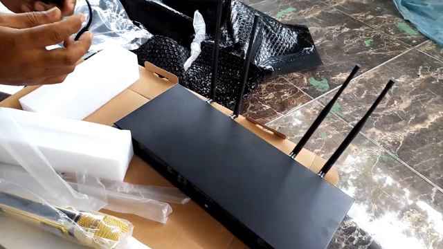 Unboxing SENNHESER SKM 9000 wireless vocal set. смотреть онлайн