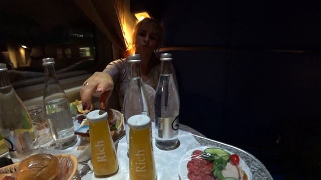 ПОЕЗД 002 Премиум. МОСКВА-КАЗАНЬ. ШОК ОТ СЕРВИСА РЖД. ВАГОН СВ. ОБЗОР. ПОЗДНИЙ УЖИН. смотреть онлайн