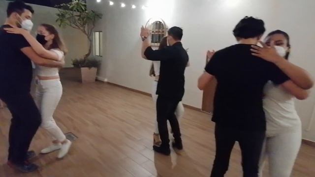 Coreografia de Bachata Inmortal - Aventura por Alumnos de Tango Salsa La Paz смотреть онлайн